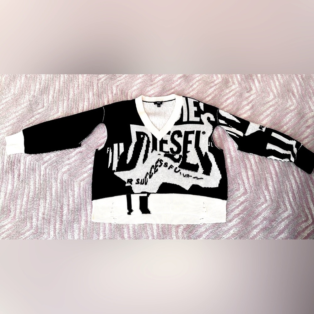 Diesel cutout black and white print sweater. Size S. Very good condition